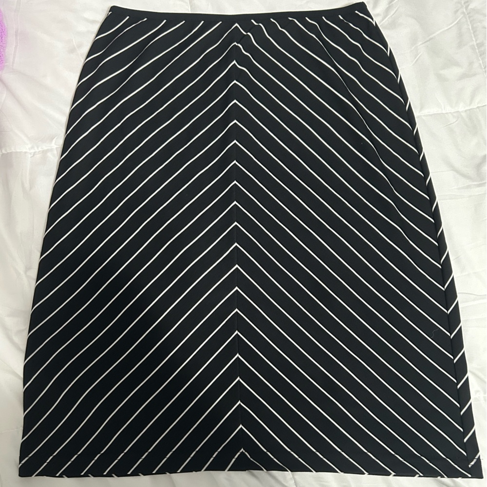 Vintage Y2K Mossimo Black Skirt with White Chevron Stripes - Small